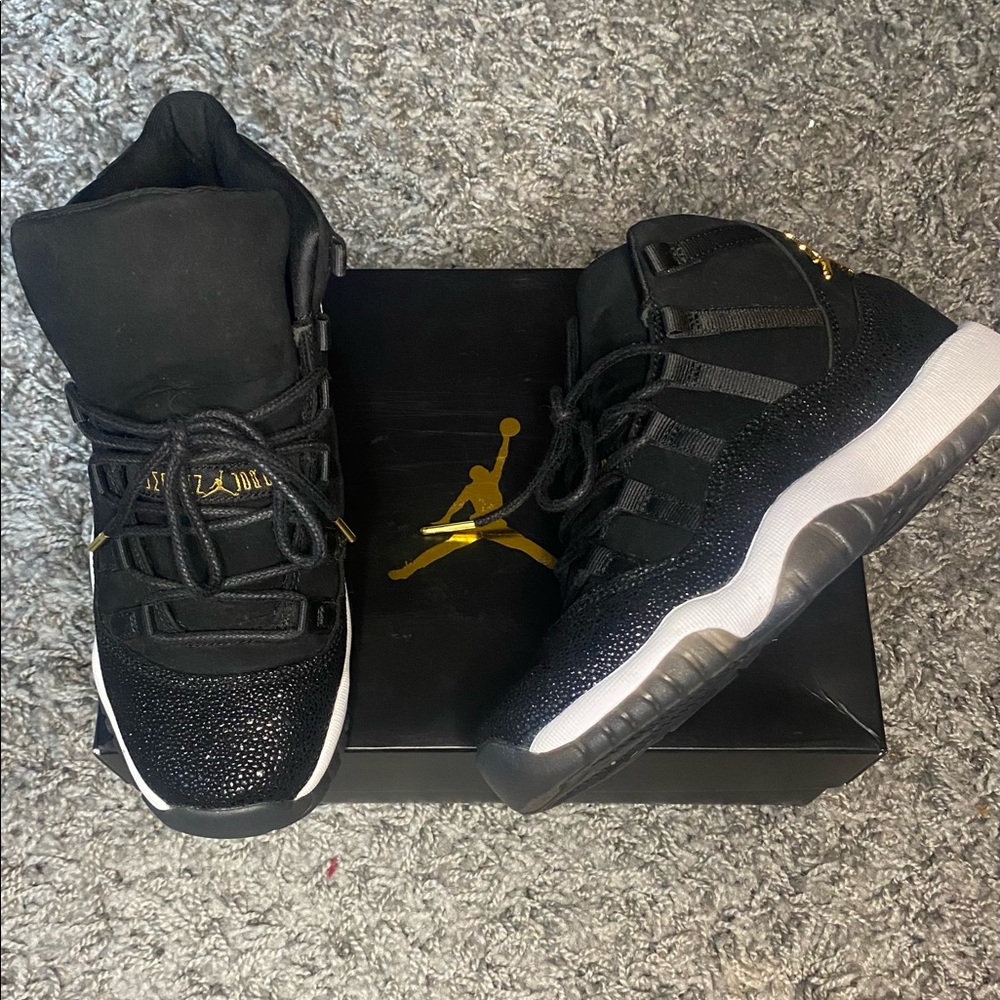 Jordan 11 Retro 4Y - 5.5/6 Womens